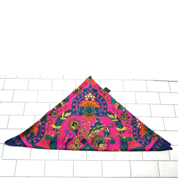 The Specialty House Scarf Made in Italy - Picture 2 of 9